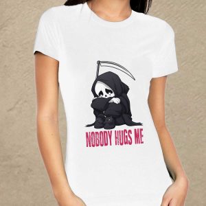 Nobody hugs me fehér női póló (piros felirat)